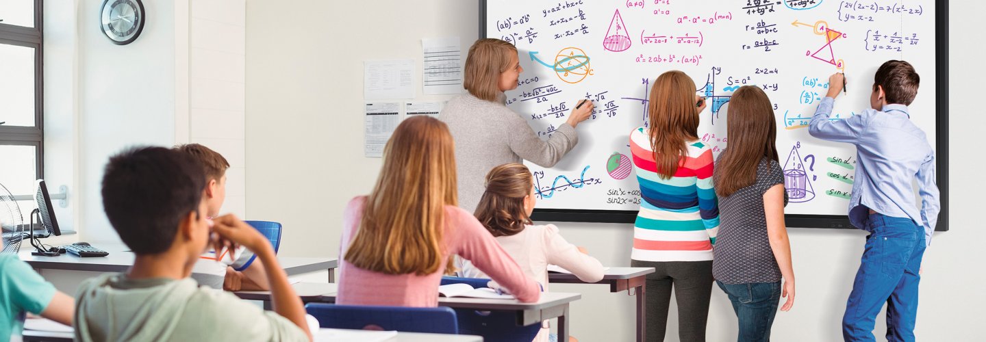 I vantaggi della LIM rispetto alla lavagna tradizionale con il display interattivo Samsung Flip