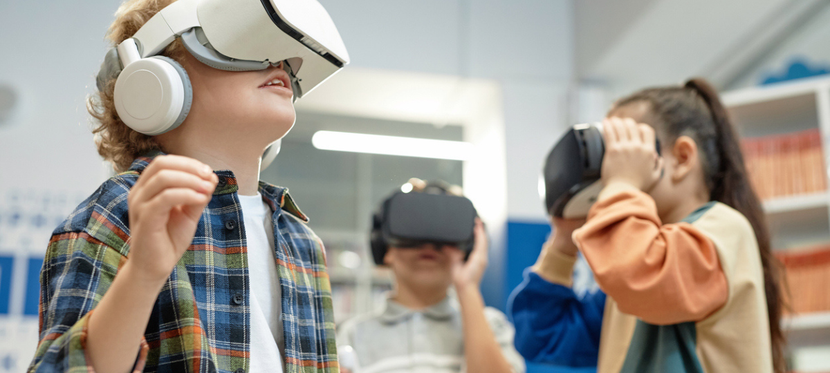 Realtà virtuale e aumentata: differenze, applicazioni e futuro nell’istruzione