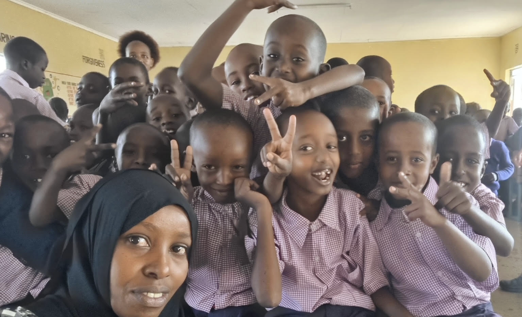 Una scuola che ne aiuta un’altra: educazione e solidarietà uniscono Italia e Kenya