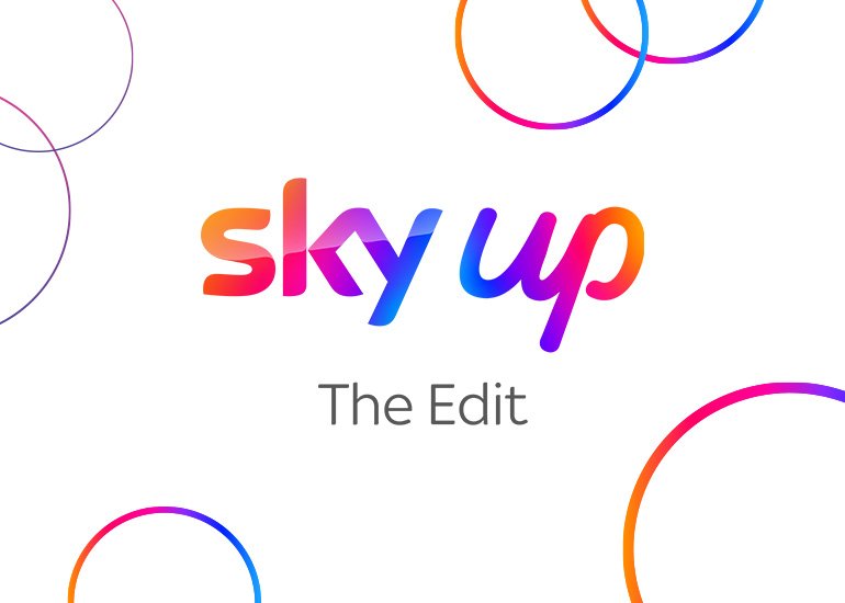 Immagine di presentazione dell'articolo sul webinar di Sky e Adobe con lo sfondo bianco, il logo e dei cerchi colorati