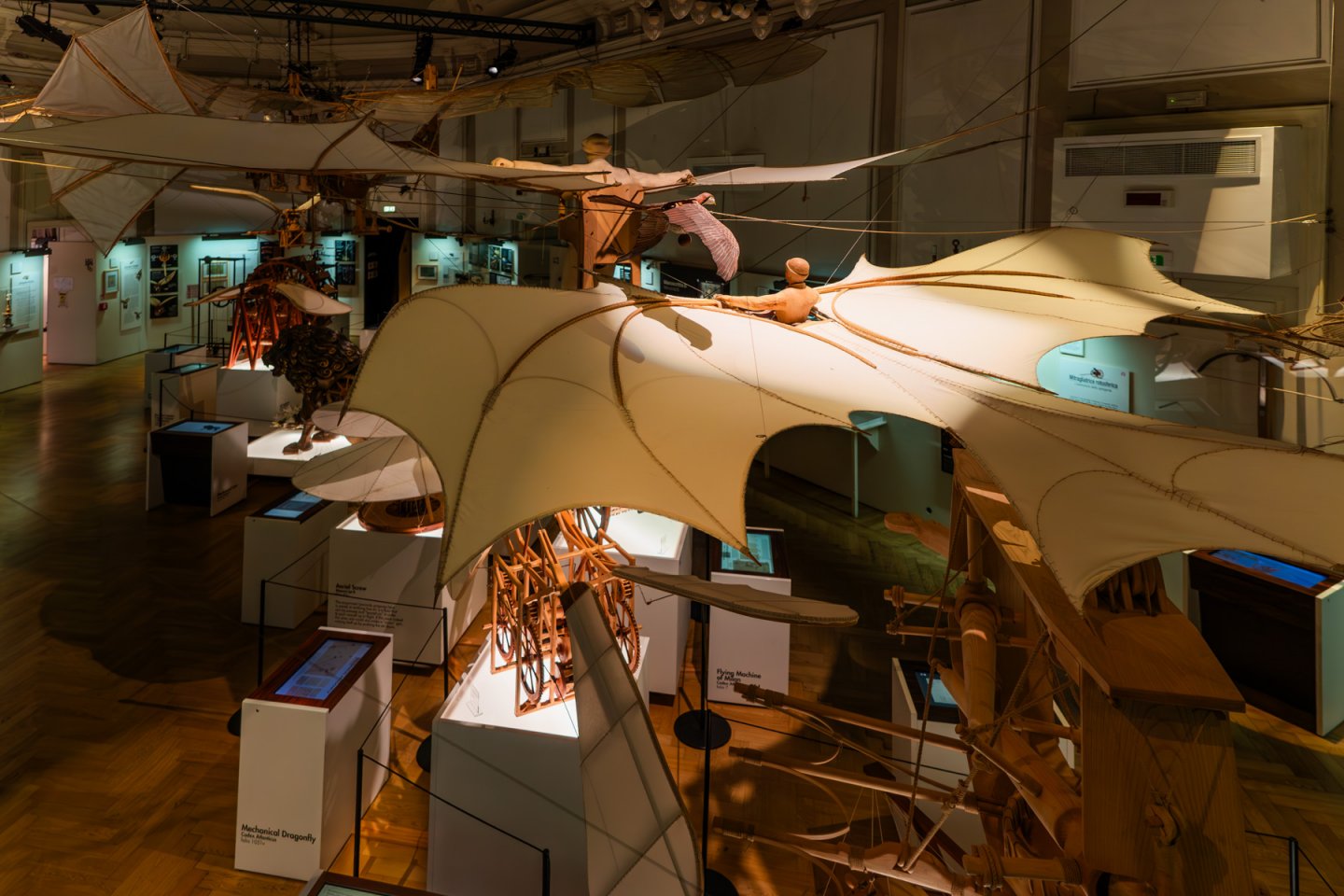 Macchine volanti di Leonardo da Vinci esposte al museo Leonardo3 di Milano